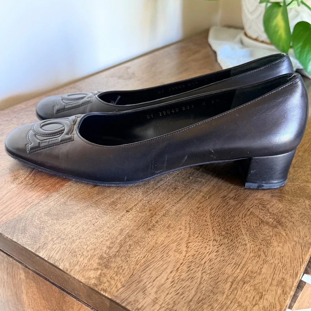 Salvatore Ferragamo Boutique Dalan Pumps Black Leather‎ Gancini Block Heel 8AA
